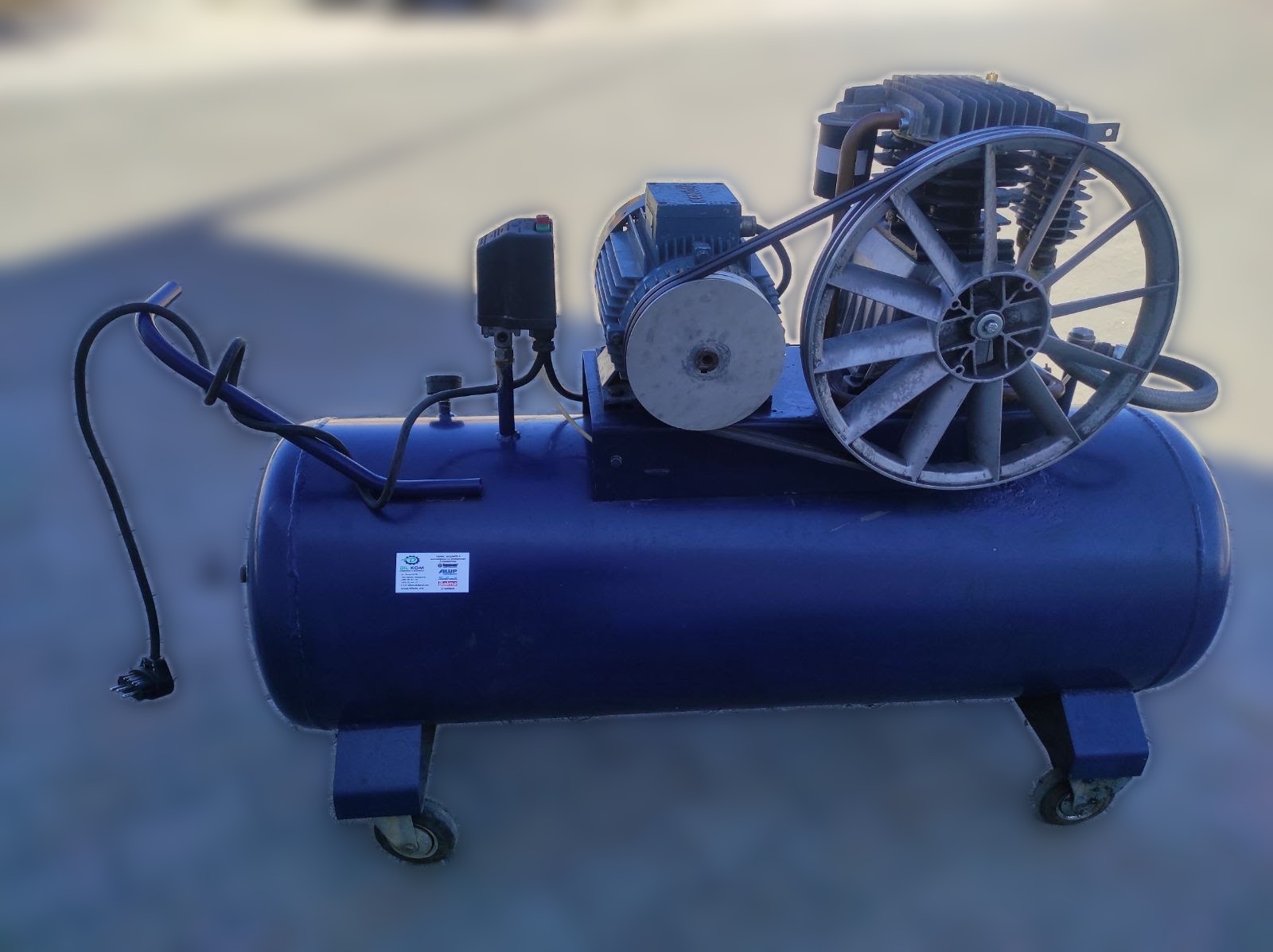 Половен клипен компресор 4 kW 270 L