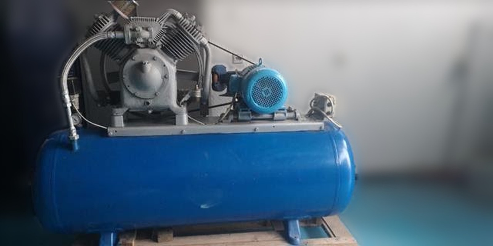 Половен клипен компресор 7,5 kW 500 L
