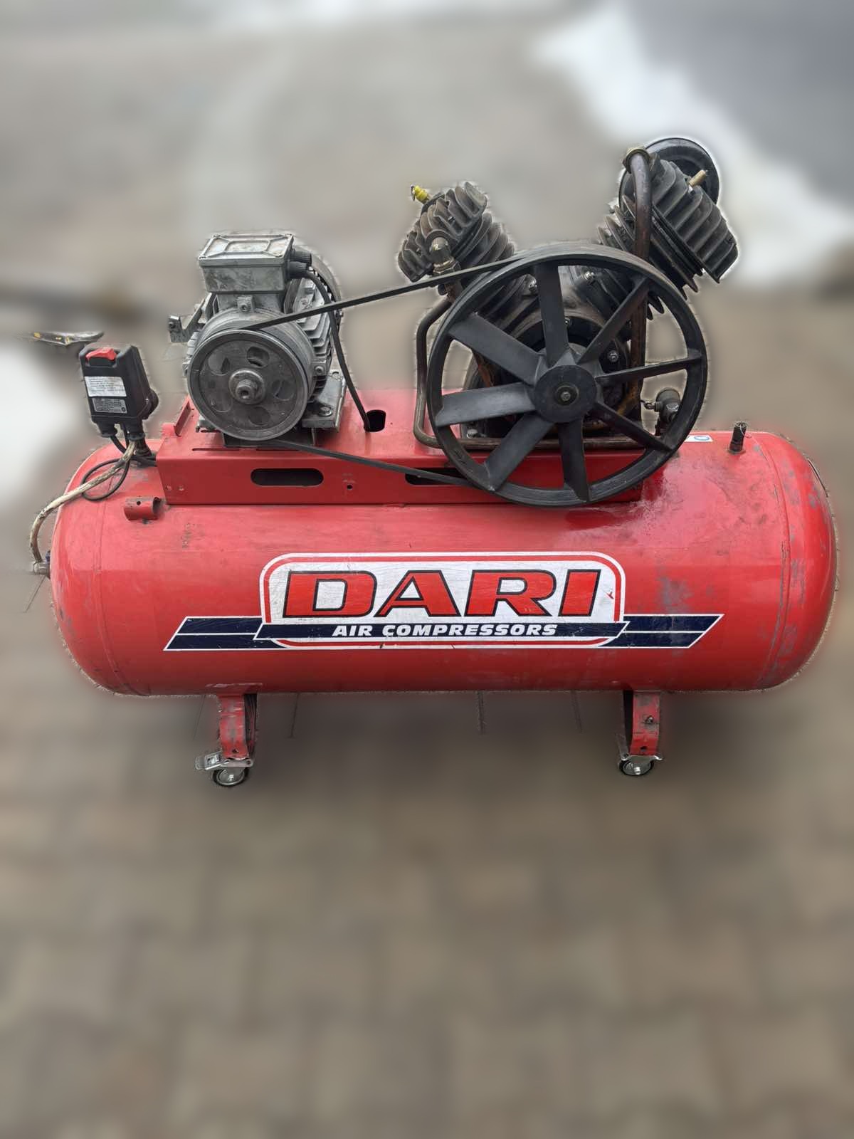 Половен клипен компресор DARI 5,5 kW