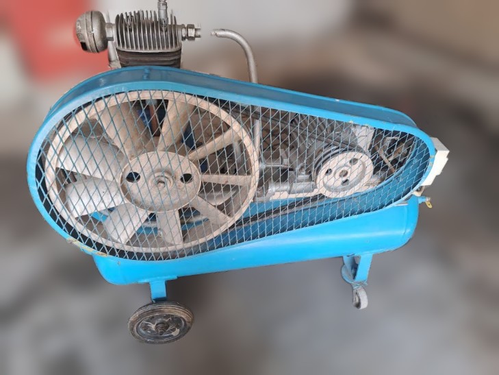 Половен клипен компресор IMP 140 L