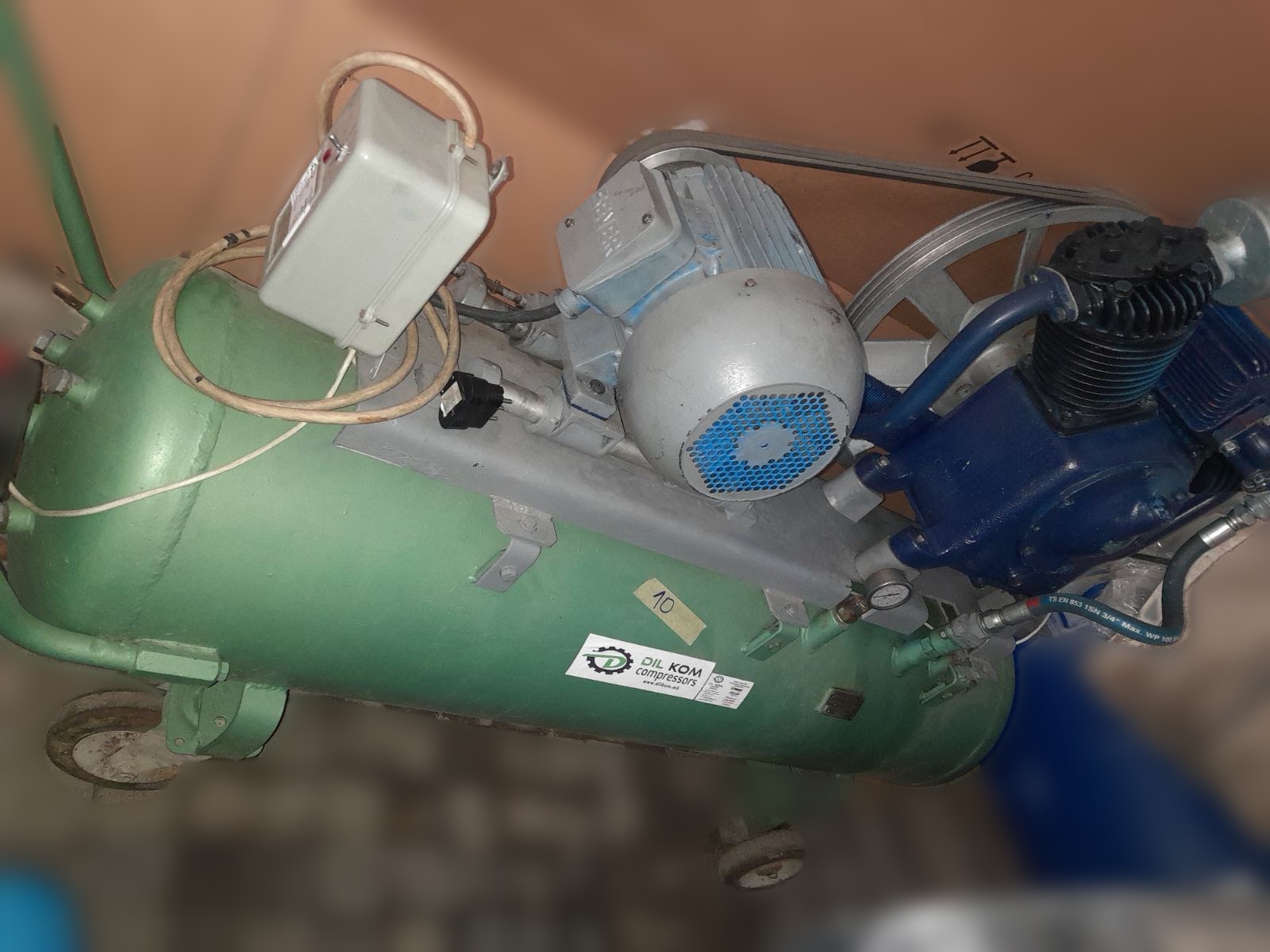 Половен клипен компресор Трудбеник 7,5 kW 230 L