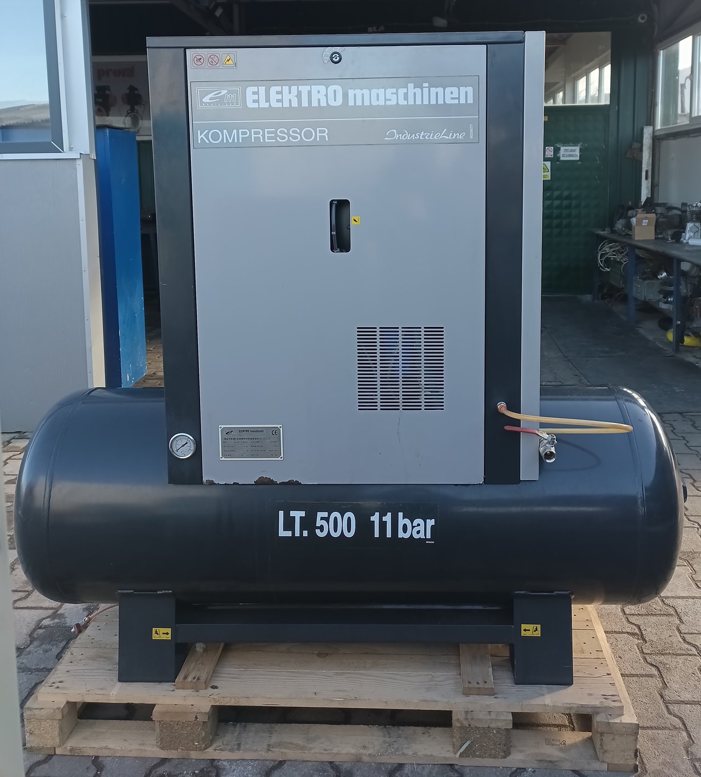 Половен завоен компресор Elektro Maschinen ESM 1500/10/500 MC2 11 kW